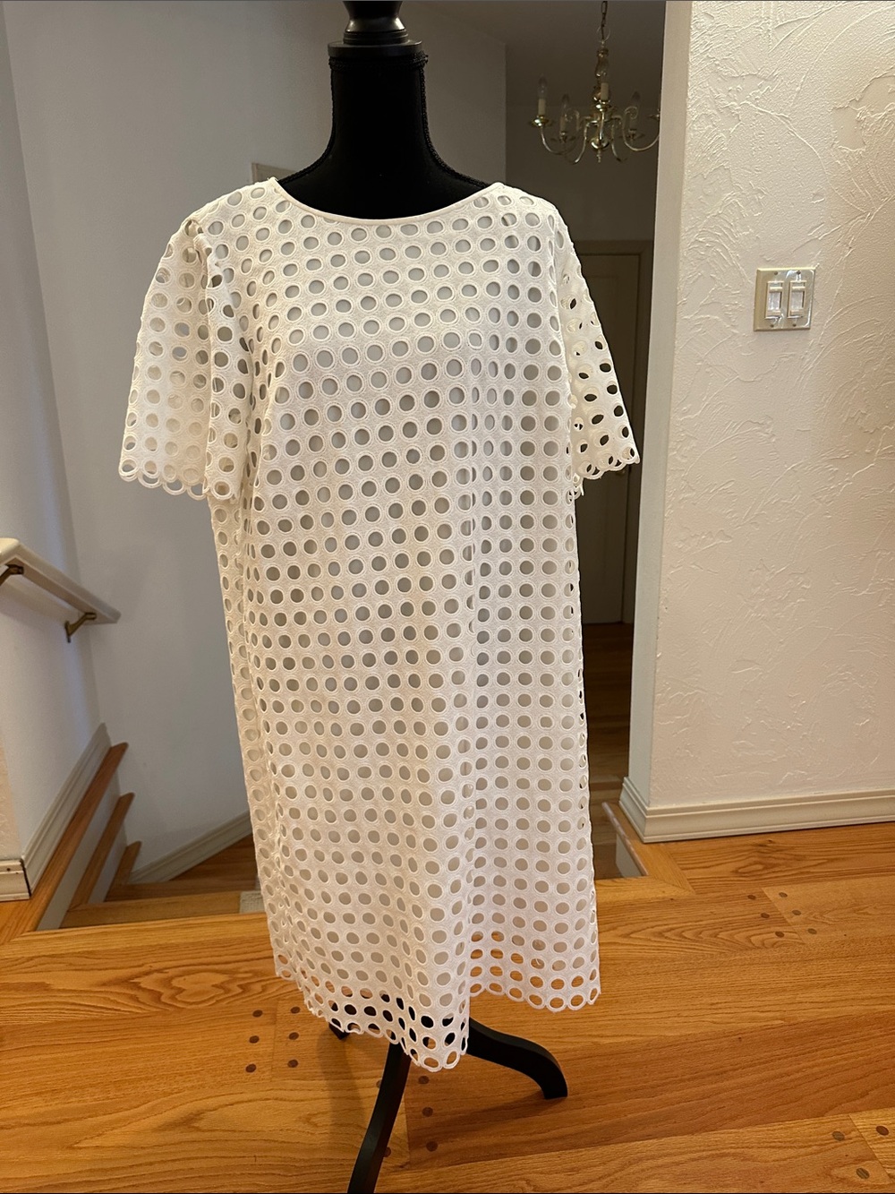 Women’s Tahari eyelet shift dress.  White, size 14W